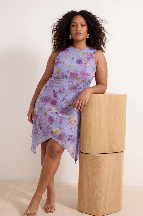 Trendyol Curve Damen Lila Geblümt Midi Ärmellos Casual A-Linie Große Größen Kleid - Image 1
