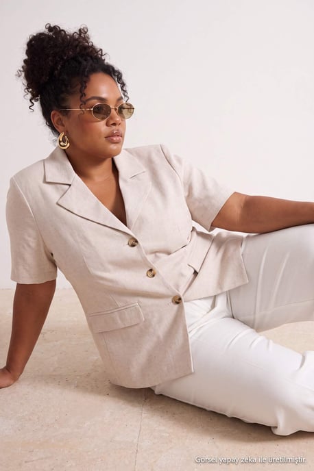 Trendyol Curve Damen Beige Einfarbig Kurz Tailliert Große Größen Blazer - Image 1