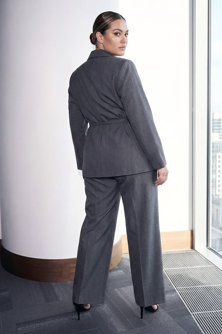 Trendyol Curve Damen Grau Gestreift Lang Tailliert Große Größen Blazer - Image 2