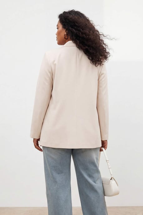 Trendyol Curve Damen Ecru Einfarbig Lang Regular Fit Große Größen Blazer - Image 2