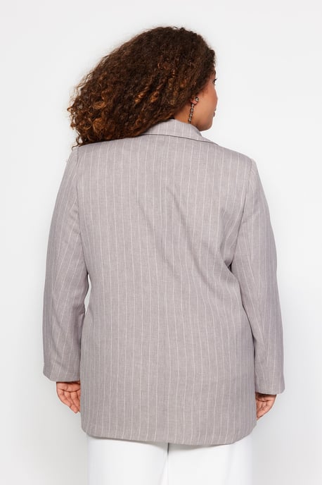 Trendyol Curve Damen Grau Gestreift Lang Relaxed Fit Große Größen Blazer - Image 4