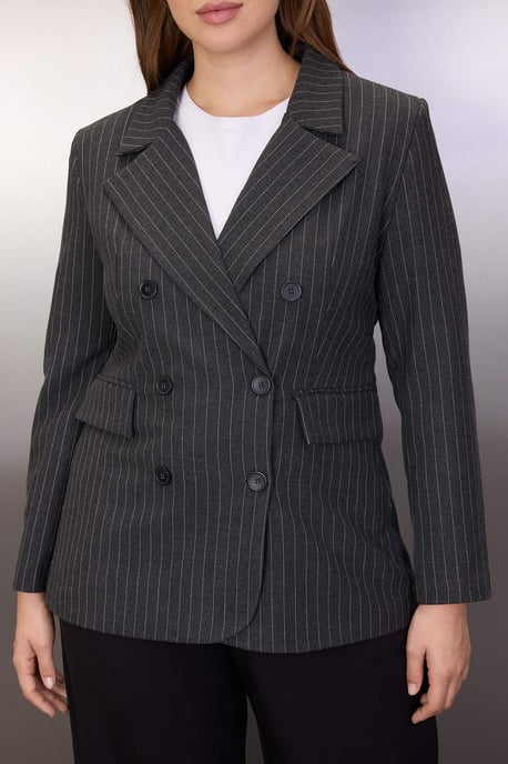 Trendyol Curve Damen Grau Gestreift Lang Tailliert Große Größen Blazer - Image 2