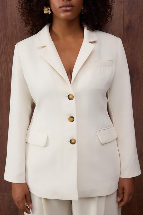 Trendyol Curve Damen Ecru Einfarbig Lang Tailliert Große Größen Blazer - Image 3
