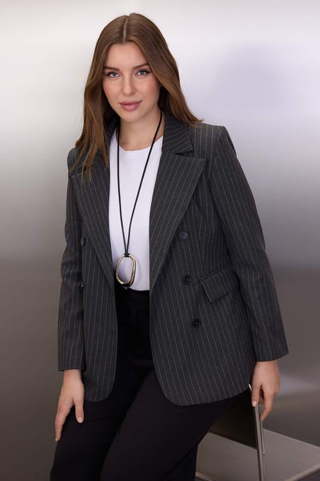 Trendyol Curve Damen Grau Gestreift Lang Tailliert Große Größen Blazer - Image 4