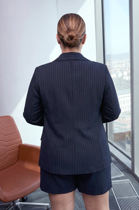 Trendyol Curve Damen Dunkelblau Gestreift Lang Oversize Große Größen Blazer - Image 2