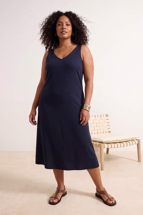 Trendyol Curve Damen Grau Einfarbig Midi Ärmellos Casual Gerade Große Größen Kleid - Image 1