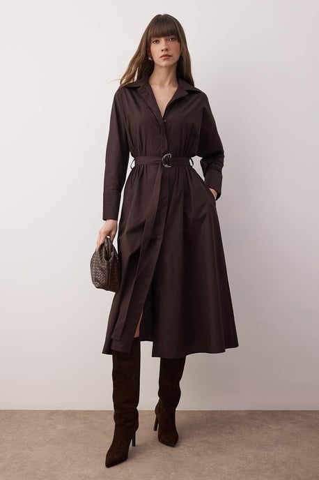 TRENDYOLMİLLA Damen Braun Einfarbig Midi Lang Casual Hemdblusenkleid Kleider - Image 1