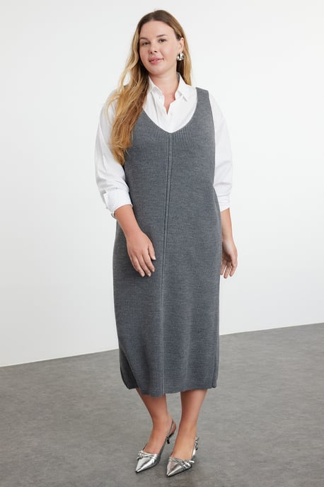 Trendyol Curve Damen Grau Einfarbig Midi Ärmellos Casual Gerade Große Größen Kleid - Image 2