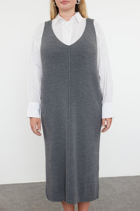 Trendyol Curve Damen Grau Einfarbig Midi Ärmellos Casual Gerade Große Größen Kleid - Image 3