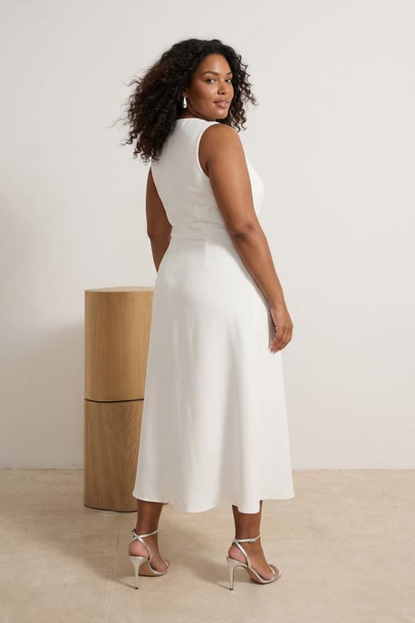 Trendyol Curve Damen Weiß Einfarbig Midi Ärmellos Elegant/Abend A-Linie Große Größen Kleid - Image 5