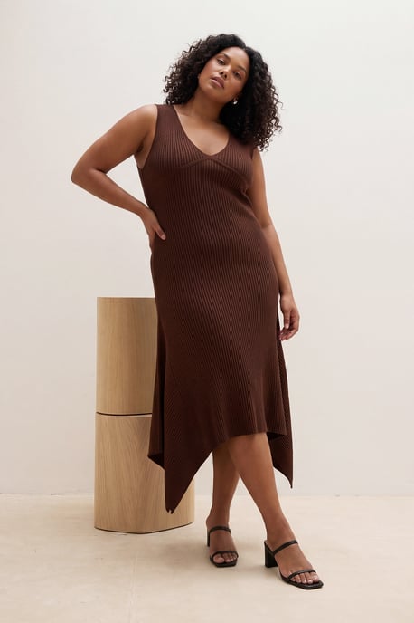 Trendyol Curve Damen Braun Einfarbig Midi Ärmellos Casual A-Linie Große Größen Kleid - Image 1