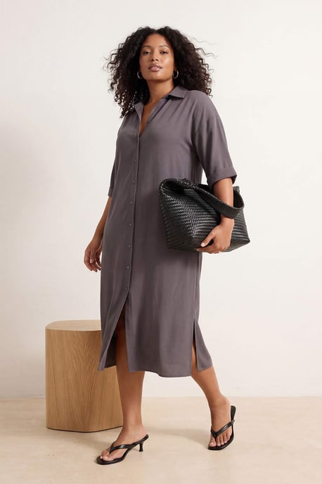 Trendyol Curve Damen Braun Einfarbig Midi Ärmellos Casual Hemdblusenkleid Große Größen Kleid - Image 3