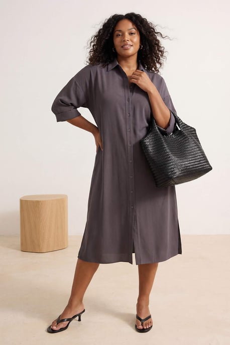 Trendyol Curve Damen Braun Einfarbig Midi Ärmellos Casual Hemdblusenkleid Große Größen Kleid - Image 4