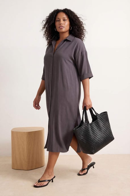 Trendyol Curve Damen Braun Einfarbig Midi Ärmellos Casual Hemdblusenkleid Große Größen Kleid - Image 6