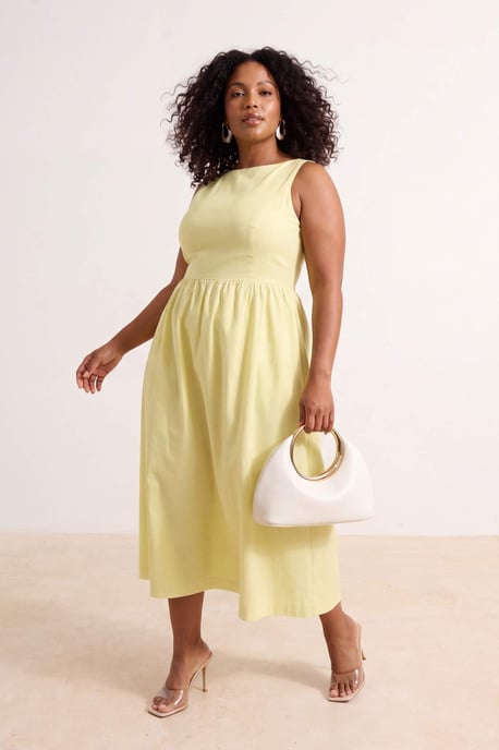 Trendyol Curve Damen Gelb Einfarbig Midi Ärmellos A-Linie Große Größen Kleid - Image 1