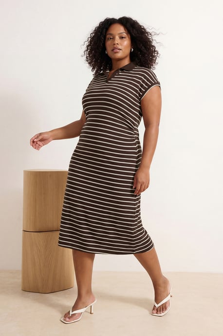 Trendyol Curve Damen Braun Gestreift Midi Kurz Casual A-Linie Große Größen Kleid - Image 1