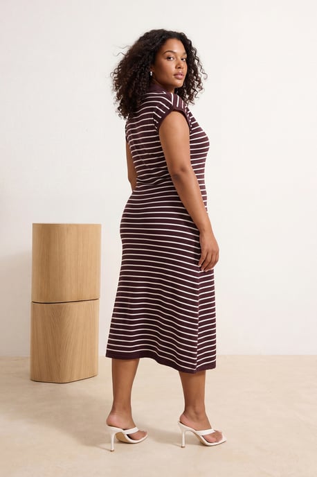 Trendyol Curve Damen Braun Gestreift Midi Kurz Casual A-Linie Große Größen Kleid - Image 5