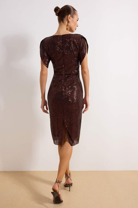 TRENDYOLMİLLA Damen Braun Einfarbig Midi Kurz Elegant/Abend Bodycon Kleider - Image 3