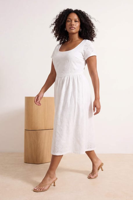 Trendyol Curve Damen Weiß Einfarbig Midi Kurz A-Linie Große Größen Kleid - Image 6