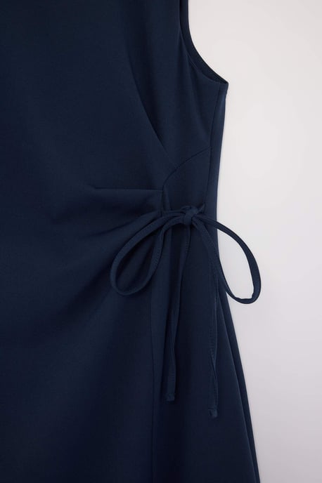 Trendyol Curve Damen Grün Einfarbig Midi Ärmellos Bodycon Große Größen Kleid - Image 4