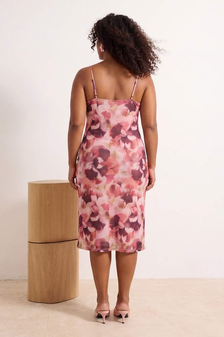 Trendyol Curve Damen Rosa Geblümt Midi Ärmellos Gerade Große Größen Kleid - Image 3