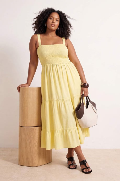 Trendyol Curve Damen Gelb Einfarbig Midi Ärmellos Abend / Alltag Skater Große Größen Kleid - Image 1