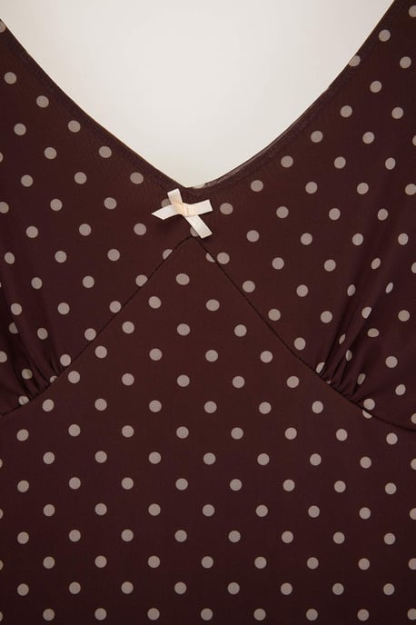 Trendyol Curve Damen Braun Gepunktet Midi Ärmellos Casual A-Linie Große Größen Kleid - Image 5