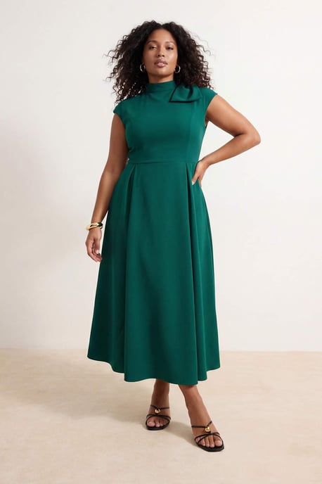 Trendyol Curve Damen Grün Einfarbig Midi Kurz Party Skater Große Größen Kleid - Image 1