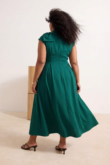 Trendyol Curve Damen Grün Einfarbig Midi Kurz Party Skater Große Größen Kleid - Image 2