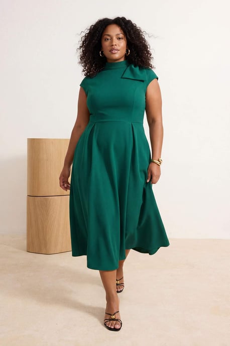 Trendyol Curve Damen Grün Einfarbig Midi Kurz Party Skater Große Größen Kleid - Image 6