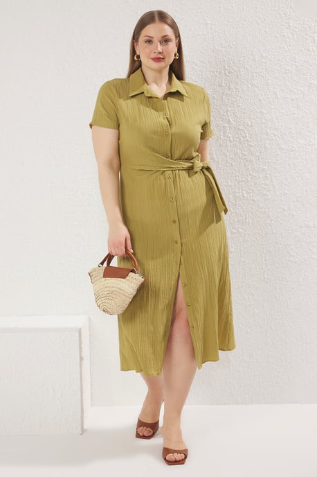 Trendyol Curve Damen Khaki Einfarbig Midi Lang Casual Hemdblusenkleid Große Größen Kleid - Image 1