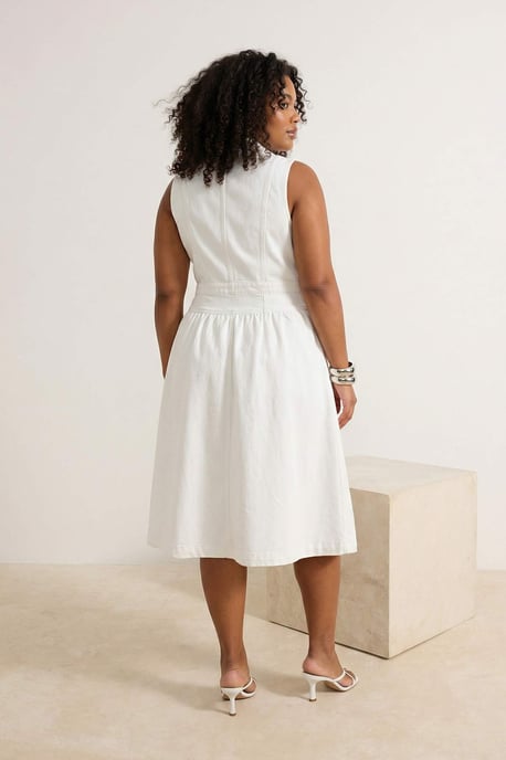 Trendyol Curve Damen Ecru Einfarbig Midi Ärmellos Casual A-Linie Große Größen Kleid - Image 3