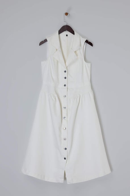 Trendyol Curve Damen Ecru Einfarbig Midi Ärmellos Casual A-Linie Große Größen Kleid - Image 4