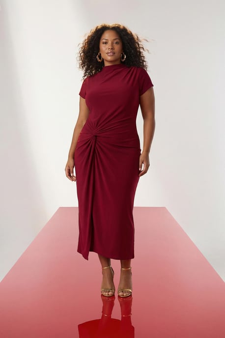 Trendyol Curve Damen Bordeaux Einfarbig Midi Kurz Casual Gerade Große Größen Kleid - Image 1