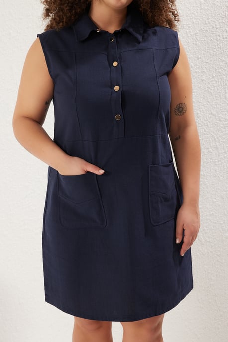Trendyol Curve Damen Dunkelblau Einfarbig Midi Kurz Cocktail A-Linie Große Größen Kleid - Image 2