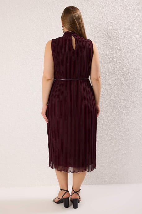 Trendyol Curve Damen Bordeaux Einfarbig Midi Ärmellos Abend / Alltag Gerade Große Größen Kleid - Image 3
