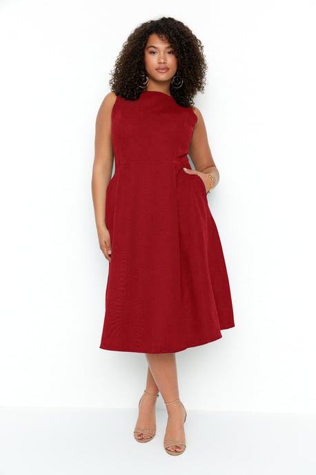 Trendyol Curve Damen Bordeaux Einfarbig Midi Ärmellos Abend / Alltag A-Linie Große Größen Kleid - Image 1