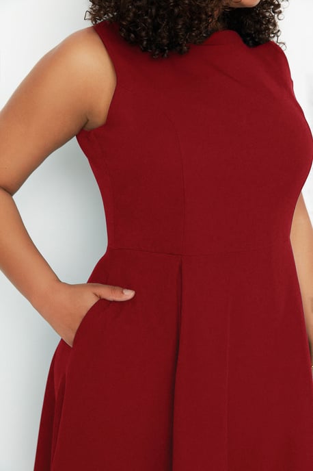 Trendyol Curve Damen Bordeaux Einfarbig Midi Ärmellos Abend / Alltag A-Linie Große Größen Kleid - Image 2