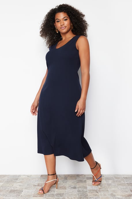Trendyol Curve Damen Dunkelblau Einfarbig Midi Ärmellos Casual A-Linie Große Größen Kleid - Image 6