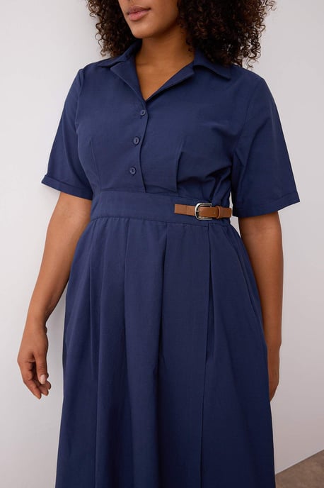 Trendyol Curve Damen Dunkelblau Einfarbig Midi Kurz Casual Gerade Große Größen Kleid - Image 2