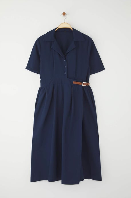 Trendyol Curve Damen Dunkelblau Einfarbig Midi Kurz Casual Gerade Große Größen Kleid - Image 4
