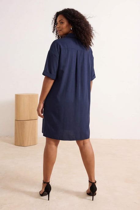 Trendyol Curve Damen Dunkelblau Einfarbig Midi Ärmellos Casual Hemdblusenkleid Große Größen Kleid - Image 2