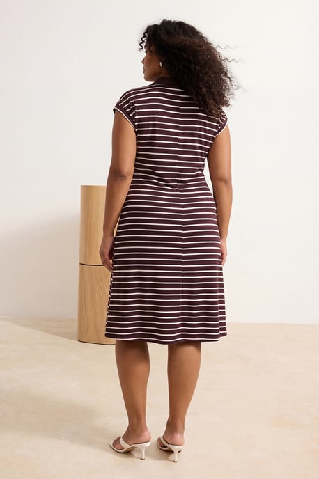 Trendyol Curve Damen Bordeaux Gestreift Midi Kurz Casual A-Linie Große Größen Kleid - Image 5