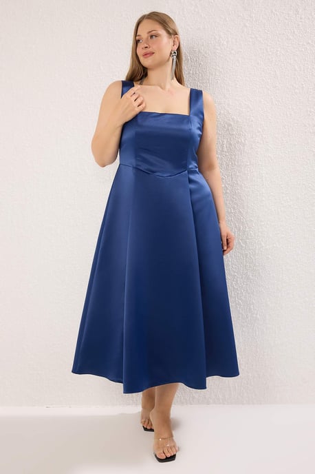 Trendyol Curve Damen Dunkelblau Einfarbig Midi Ärmellos Elegant/Abend Bodycon Große Größen Kleid - Image 2