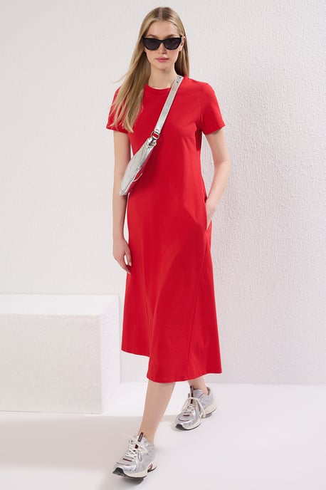 TRENDYOLMİLLA Damen Rot Einfarbig Midi Kurz Casual A-Linie Kleider - Image 1