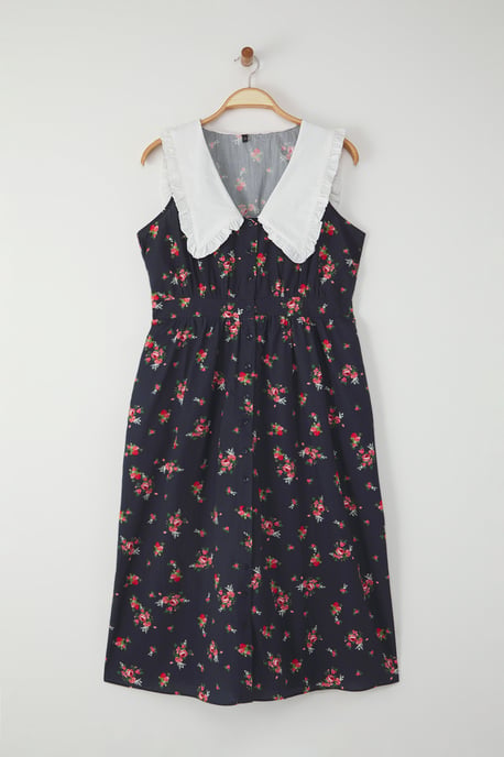 Trendyol Curve Damen Mehrfarbig Geblümt Midi Ärmellos Casual A-Linie Große Größen Kleid - Image 4