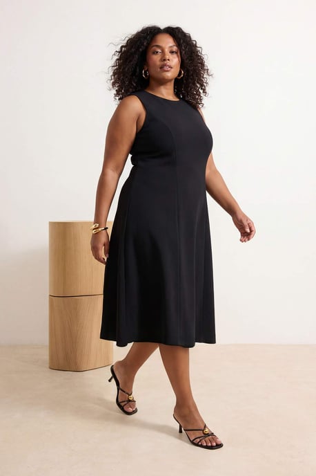 Trendyol Curve Damen Schwarz Einfarbig Midi Ärmellos Casual A-Linie Große Größen Kleid - Image 6