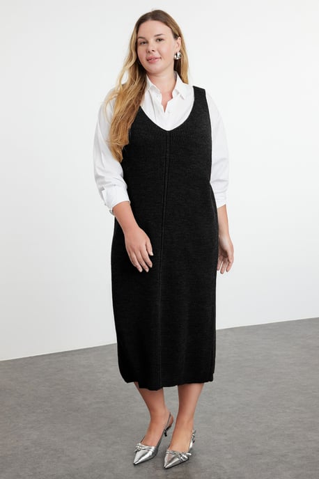 Trendyol Curve Damen Schwarz Einfarbig Midi Ärmellos Casual Gerade Große Größen Kleid - Image 1