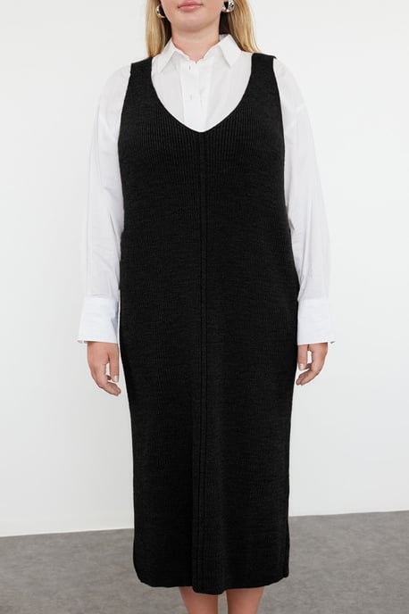 Trendyol Curve Damen Schwarz Einfarbig Midi Ärmellos Casual Gerade Große Größen Kleid - Image 2