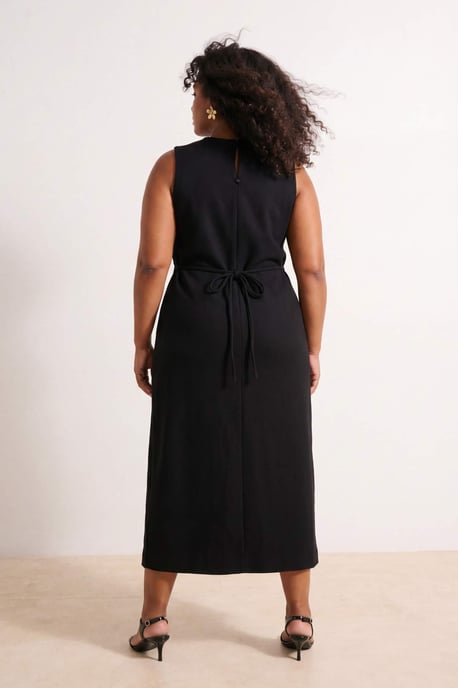 Trendyol Curve Damen Schwarz Einfarbig Midi Ärmellos Casual Bodycon Große Größen Kleid - Image 2